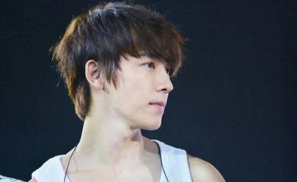 李东海接种疫苗后身体动不了，这是接种疫苗之后的正常反应吗？