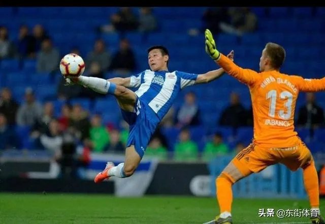 国足招入多名归化前锋，武磊还能竞争首发位置吗？