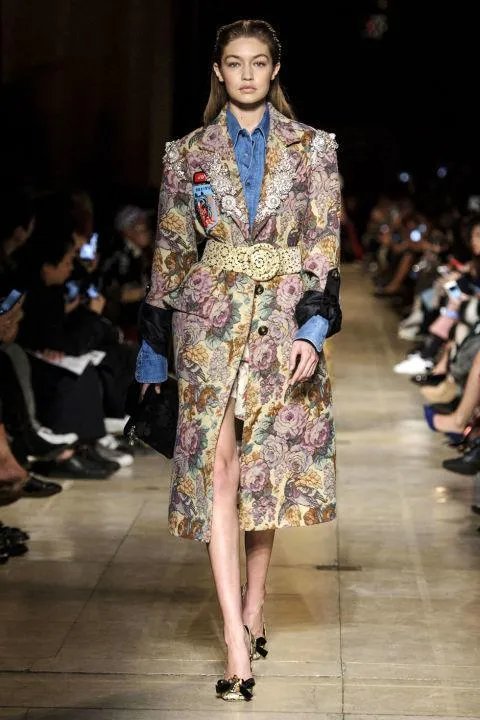 超模吉吉哈迪德的T台风到底是怎样的呢？