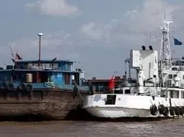 长江口以外水域两船碰撞14人失踪，事故具体情况是什么？