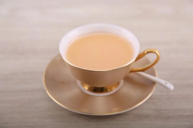 秋天的第一杯奶茶心情说说