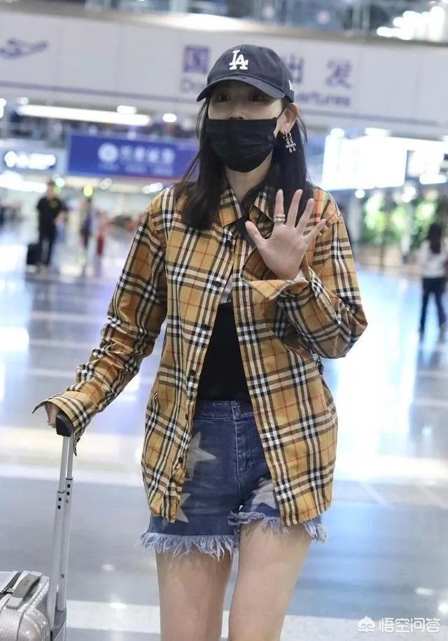 马蓉在机场的私服穿搭好看吗？