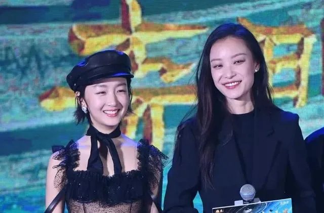 倪妮和周冬雨未P图合影曝光,这两个谋女郎谁赢了?