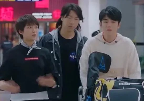 冰糖炖雪梨：黎语冰比赛惨败棠雪送了什么瞬间开心？