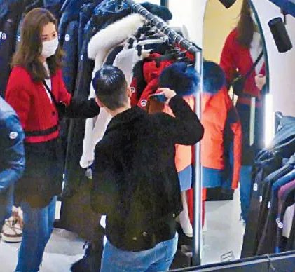 阿sa和男朋友约会被拍，是否好事将近？