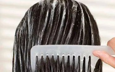 怎样正确使用啤酒洗头?