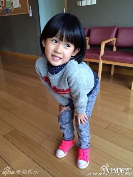 陆毅鲍蕾女儿贝儿梳丸子头变小清新美女[组图]