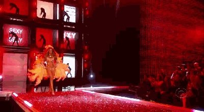 除了奚梦瑶摔跤以外，维密以前还有哪些失误？