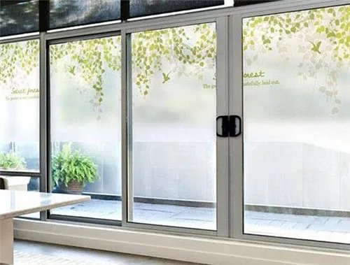 窗户玻璃贴膜怎么贴