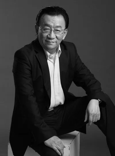 侯宝林二儿子是侯耀华 揭秘与弟弟侯耀文鲜为人知的经历