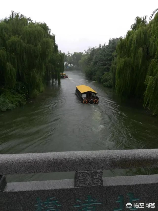 济南:男子落入黄河漂流5公里获救,幸亏路人扔来游泳圈助其漂浮, 你怎么看?