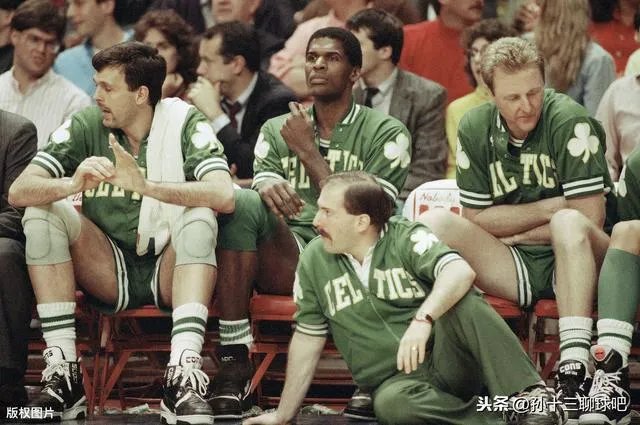 如果雷阿伦不离开凯尔特人加盟热火，凯尔特人会退役他的球衣吗？