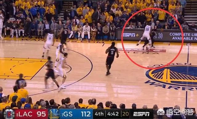 火爆！杜兰特怒推贝弗利，双双被驱逐，当时发生了什么？