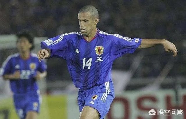 埃尔克森和高拉特以天价年薪“归化”我国，你认为对每逢比赛就“腿软”的国足有作用？