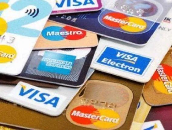 那个发现银行卡漏洞疯狂刷爆2300万的留学生被报警后，结果怎样?