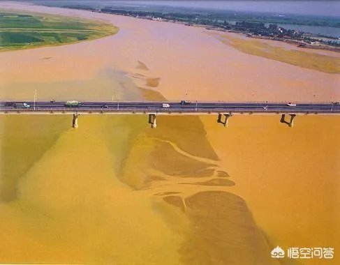 济南:男子落入黄河漂流5公里获救,幸亏路人扔来游泳圈助其漂浮, 你怎么看?