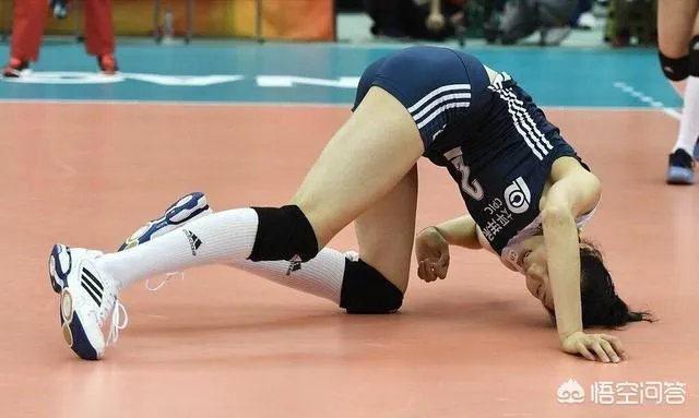 女排世锦赛中荷大战第三局,朱婷为什么罕见动怒,袁心玥还一旁尬笑,当时发生了什么?