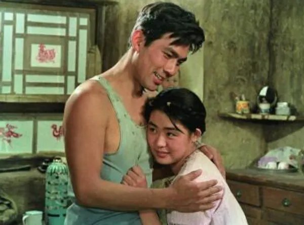 《牧马人》女主角丛珊，走红后遭人妒忌无奈出国，如今咋样了？