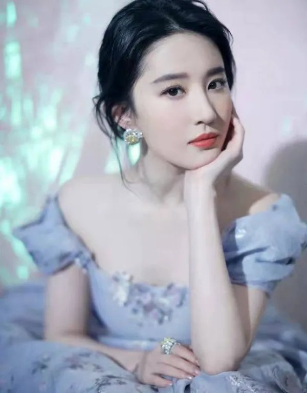 杨幂和刘亦菲不和吗？为何有传言说刘亦菲不接纳杨幂呢？