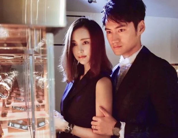 余文乐罕见晒儿子的正面照为妻子庆生，娱乐圈除了余文乐还有谁这样“踏实”？