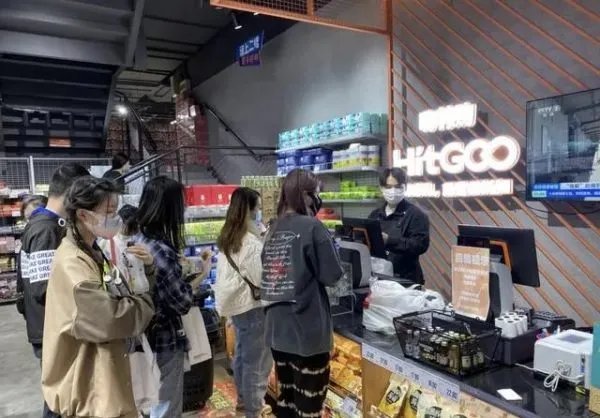 “临期商品、折扣特卖”商超门店悄然兴起，你是怎样看待临期折扣店的？