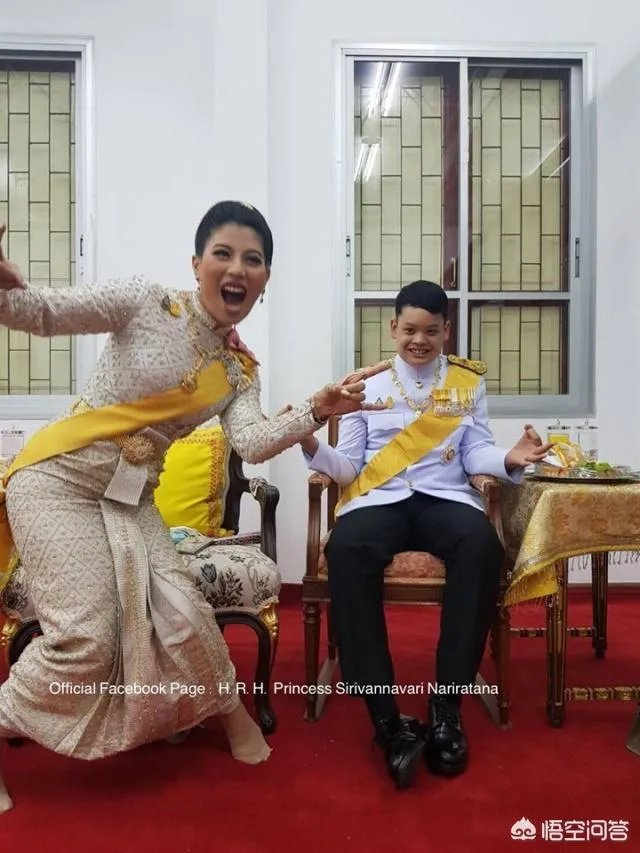 泰国国王加冕,公主们反应如何?