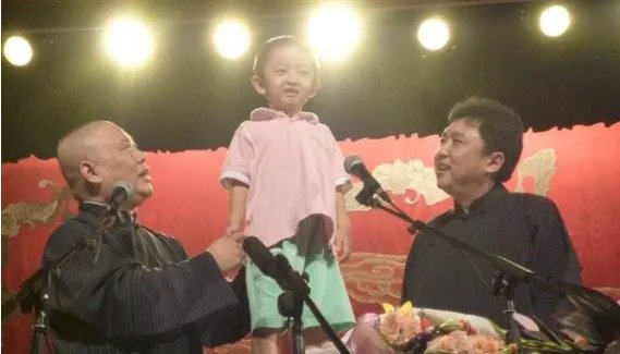 为什么郭德纲叫于谦的儿子是郭小宝？