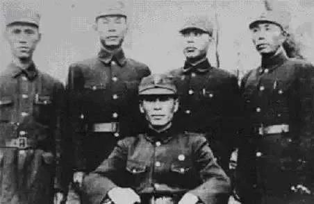 八佰为什么要撤退？