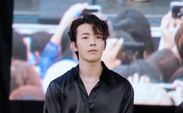 李东海接种疫苗后身体动不了，这是接种疫苗之后的正常反应吗？