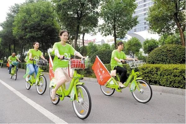 郎平骑单车去医院检查身体，绿色出行有多大好处？