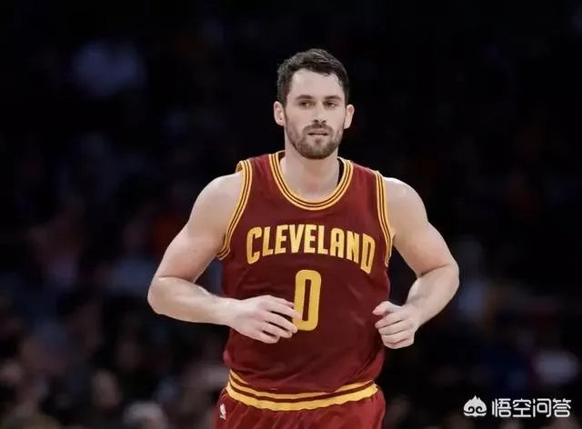 为什么有人说胡德明明不受卢指导重用，骑士却还为他开出资质合同？