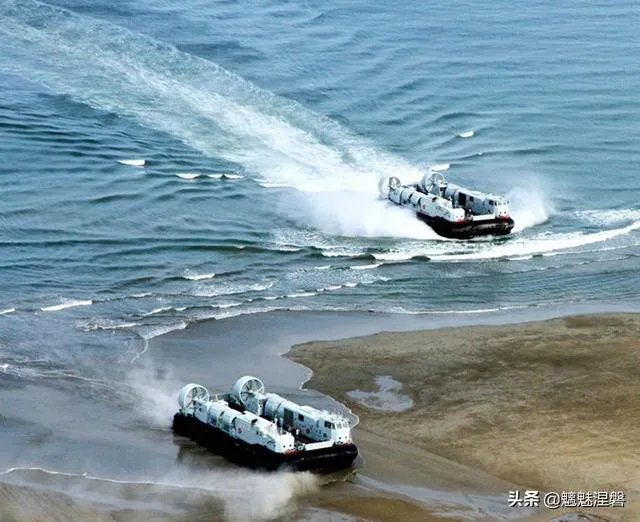 05式两栖步兵战车本身可以海上浮渡，为何还要用726气垫登陆艇运输？