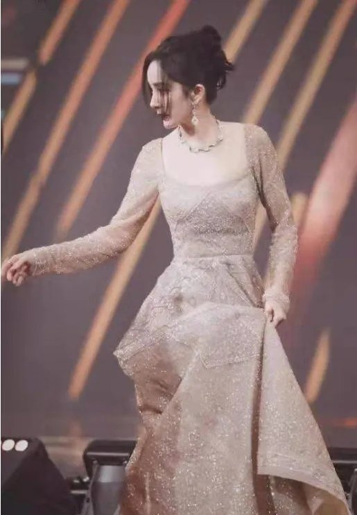 杨幂和刘亦菲不和吗？为何有传言说刘亦菲不接纳杨幂呢？