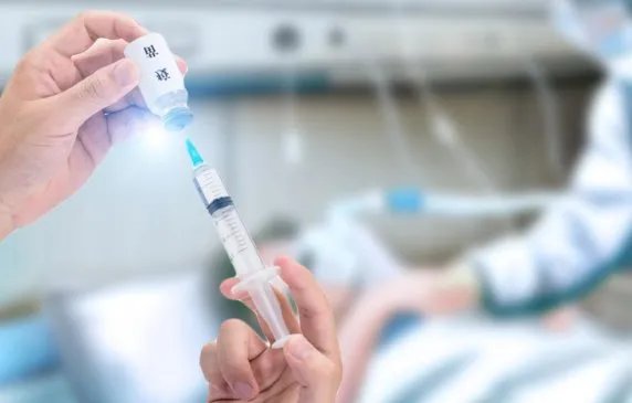 张文宏为何说年轻人打疫苗是为国家做贡献？