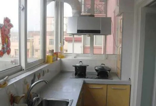 用动作类叠词写一段话五十字