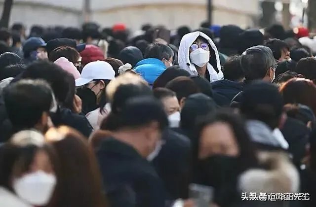 韩国总统文在寅赴大邱，他不怕被感染新冠肺炎吗？