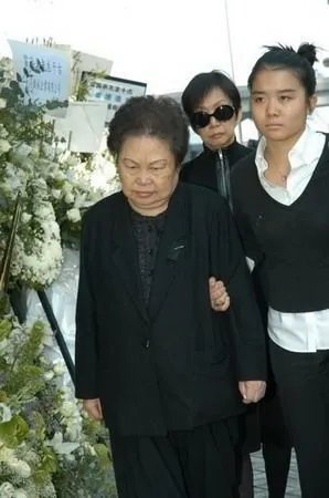 吕燕妮的个人简介