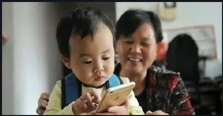 萌娃穿7件衣服上学,你跟奶奶有哪些不同的观念?