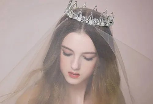 新娘头饰图片欣赏  新娘发型需要哪些头饰