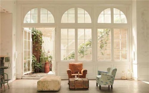 拱形窗户装修效果图    拱形窗户装修营造浪漫家居氛围