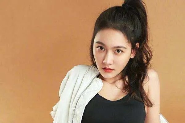 被爆著名女艺人被曝欺凌男助理，当事人回应，她是否如此真的无辜？