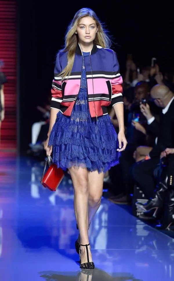 超模吉吉哈迪德的T台风到底是怎样的呢？