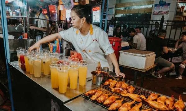 国内最好逛的地摊夜市，兰州正宁路可以上榜吗？