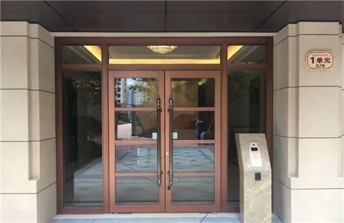 地弹簧门上下调方法是什么