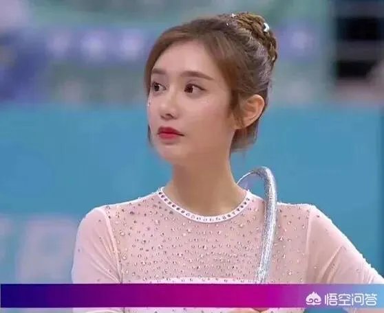 美娜参加艺术体操比赛，为什么场边的观众高喊“湖人总冠军”？