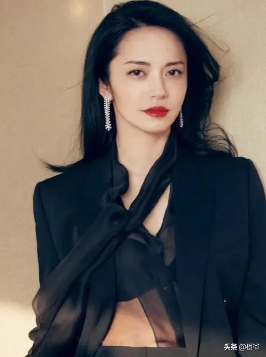 如何看唐一菲微博发红包？