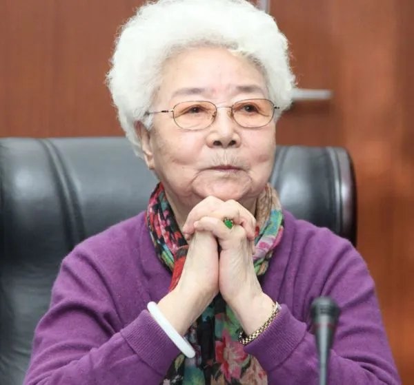 悲惨的田华:家中四人患癌,花光300万,如今怎样?