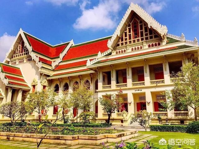 是在国内读专科好，还是去泰国留学好？