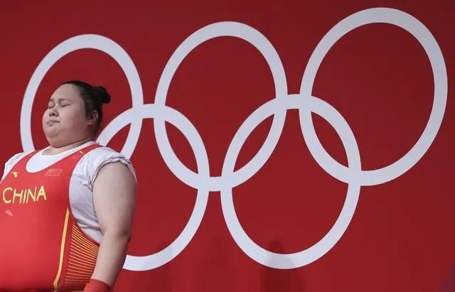 同是奥运冠军石智勇军神都是肌肉,李雯雯看不到肌肉线条为什么?