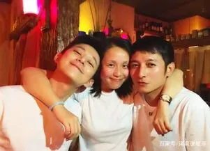 李维嘉老婆是龙丹妮吗，与神秘女子牵手逛街被网友发现，真的吗？